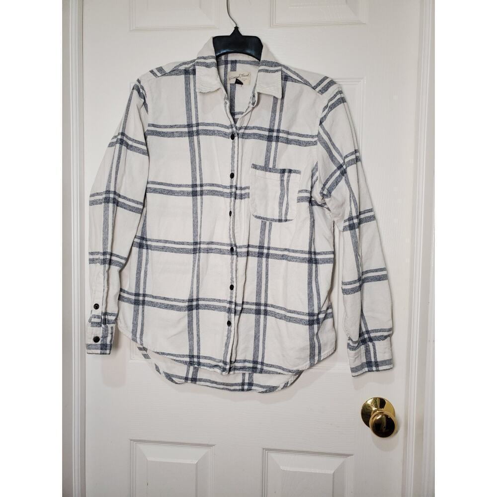 Universal Thread Women's Plaid Cream Button Down Shirt
